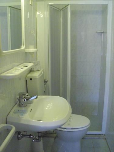 Double Room image 10