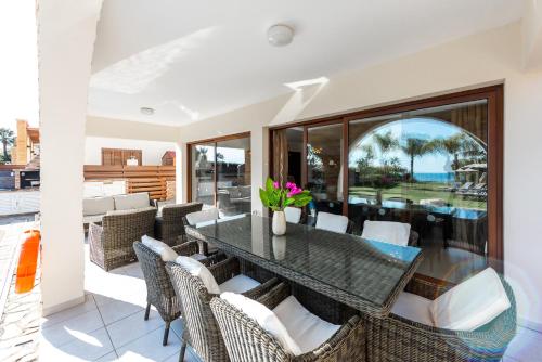 Sea Front Oceanus H2 by Ezoria Villas in Sotira