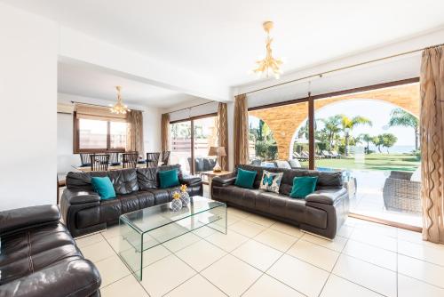 Sea Front Oceanus H2 by Ezoria Villas in Sotira