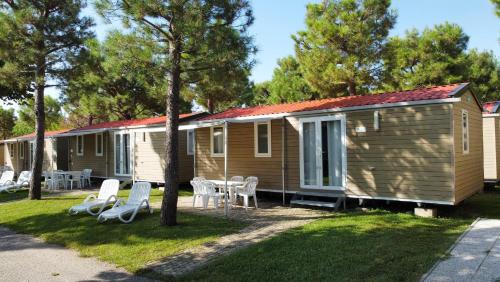 Three-Bedroom Mobile Home (6 Adults + 1 Child)