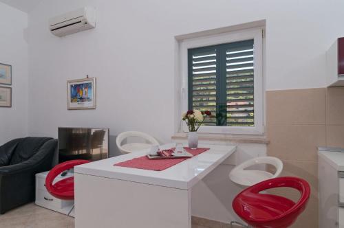Apartments Lovorka - image 9