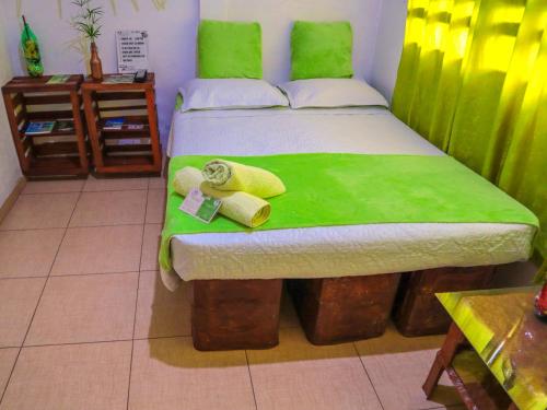 1 double bed, 1 twin bed