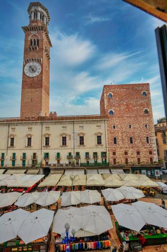 View, ApartmentsArena - Suite Mercatorum - Piazza Erbe in Verona