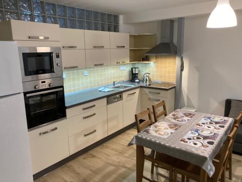 Konyha, Šedivinské apartmány - rodinné apartmány v Orlických horách (Sedivinske apartmany - rodinne apartmany v Orlickych horach) in Svitavy