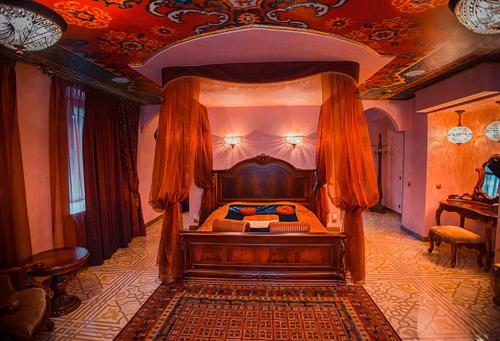 Baccara Hotel - image 3