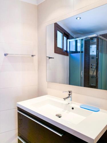 Bany, Barthe Holidays I Apartamento Moderno en Arinsal 5PAX I Ideal grupo o familia, Parking I Estanyo in Mas de Ribafeta
