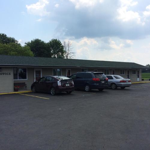 Relax Inn - Saginaw - image 10