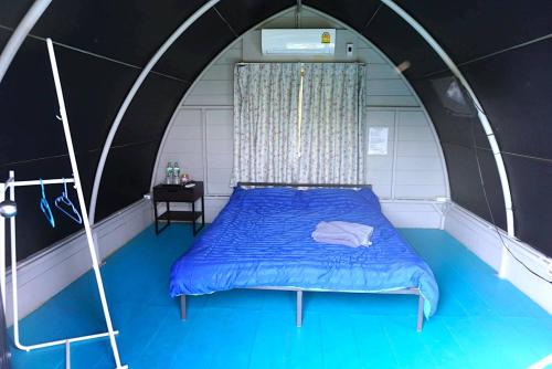 Feel like home แบบบ้านบ้าน, Nakhon Chaisi