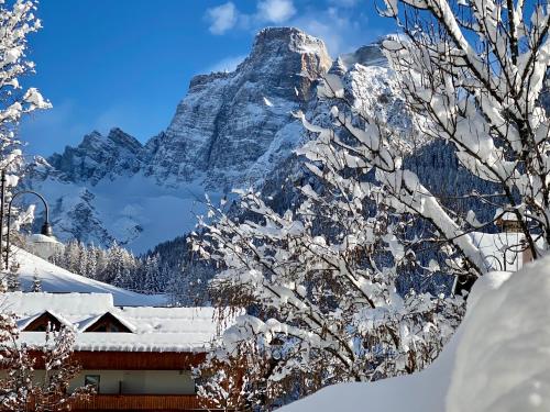 Hotel B&B Lorenzini Ski - Tap to explore photos