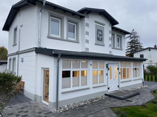 Villa Ruge 1.0km von Rügen Radio entfernt