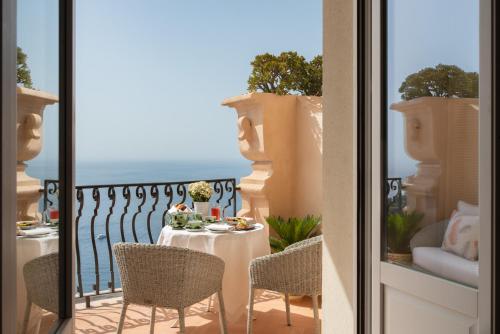 Sea View and Terrace Premium Twin Room