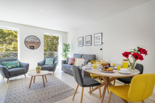 Stylish Apt in Liberdade with Parking by LovelyStay, Lissabon