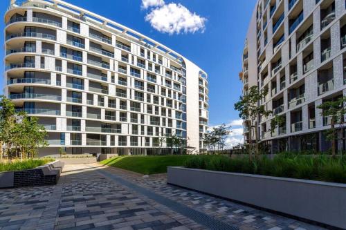 Alimama Spaces: The Pinnacle Ellipse