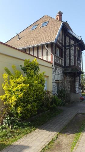 Apakabar Homestay, Gîte 6 personnes, proche gare Melun, parking privé