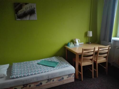 2 twin beds