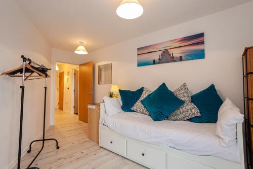 Stunning 2 bed apartment-Sports City-Free Parking