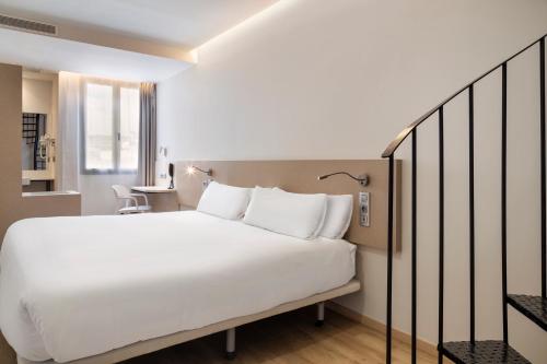 B&B HOTEL Málaga Centro - image 5