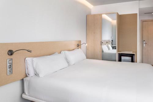 1 queen bed