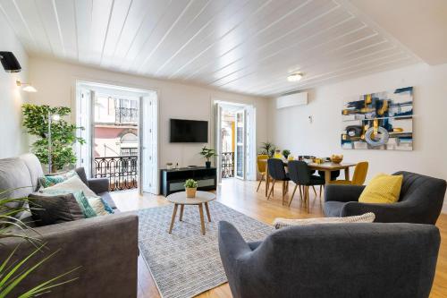 Stunning 2BDR Apartment in Chiado by LovelyStay, Lisboa