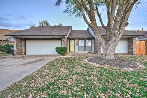 Home with Screened Porch about 10 Miles to Dtwn OKC! in Moore, USA
