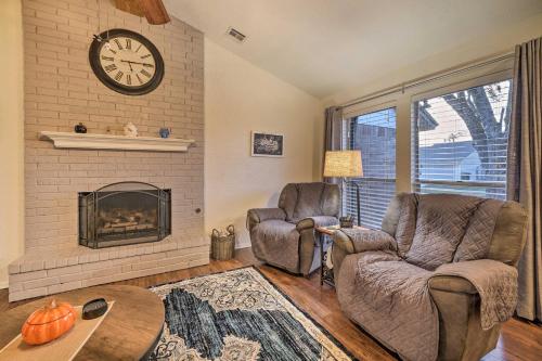 Home with Screened Porch about 10 Miles to Dtwn OKC! in Moore, USA