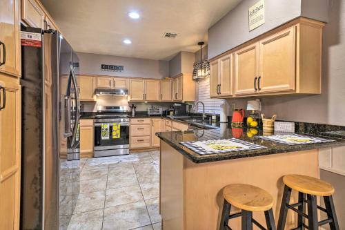 Home with Screened Porch about 10 Miles to Dtwn OKC! in Moore, USA