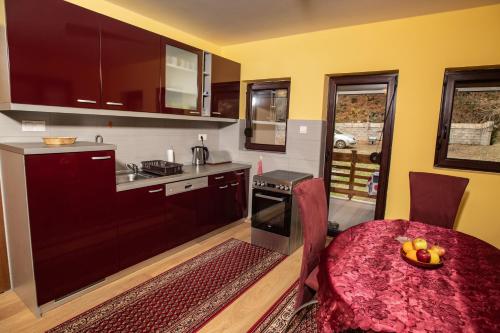 Vila Nada in Crni Vrh