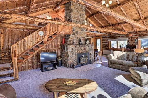 Private South Fork Escape with Loft and Hot Tub!