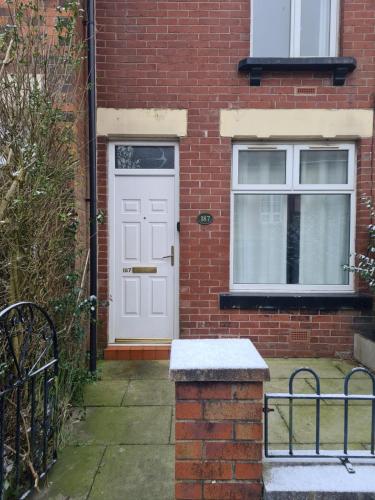 Lovely 2-Bed House in Bolton Greater Manchester