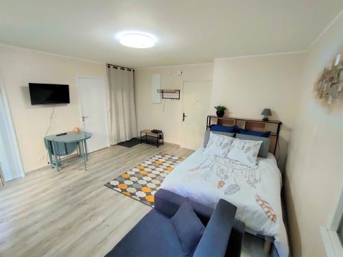 Lovely flat nearby Paris fully redone with free parking on premises and balcony - Location saisonnière - Clichy