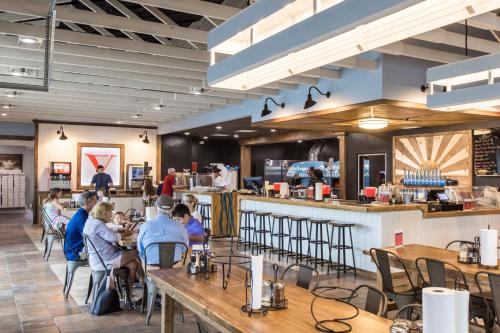 ห้องอาหาร, Ocean Coast Hotel at the Beach Amelia Island in อเมเลียไอส์แลนด์