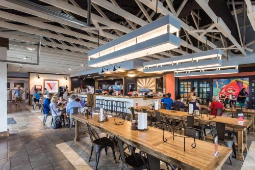 ห้องอาหาร, Ocean Coast Hotel at the Beach Amelia Island in อเมเลียไอส์แลนด์