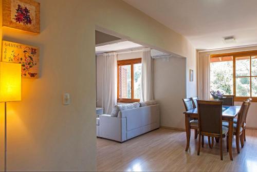 APARTAMENTO COMPLETO NO CENTRO DE GRAMADO - Localizacao Perfeita!