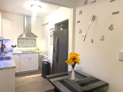 ห้องครัว, Modern Room in Shared Apartment Near NYC in แองเกิลวูด (NJ)