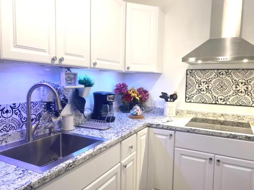 ห้องครัว, Modern Room in Shared Apartment Near NYC in แองเกิลวูด (NJ)