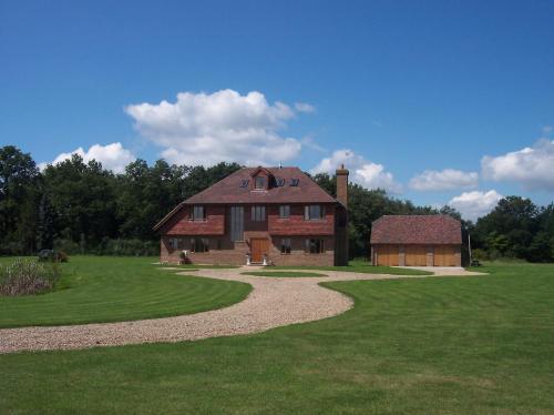 Farmhouse: Beautiful rural location. London from 60 minutes.