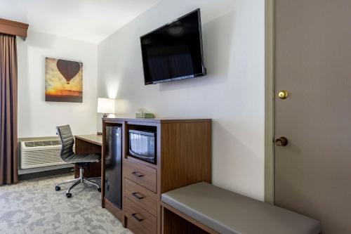 Best Western PLUS Lake Front Hotel - image 2