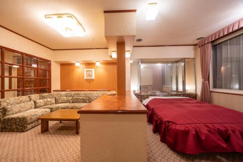 room detail thumbnail 2