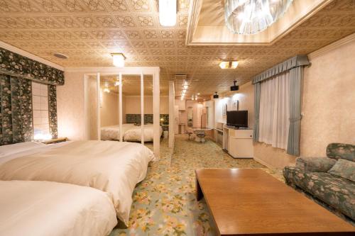 room detail thumbnail 2