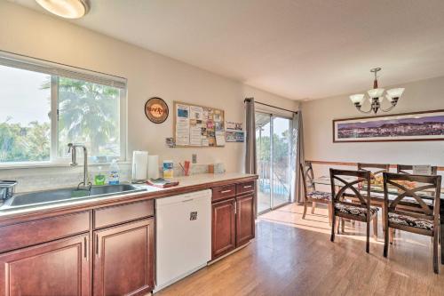Vegas Oasis Home with Pool and Spa 7 Miles to Strip, Las Vegas (photo 8)