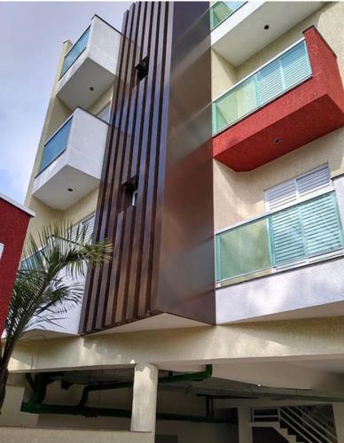 Apto em condominio c/ vaga e acesso ao shopping