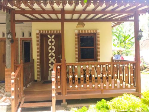 Anang Bed & Breakfast Syariah by Ndalem Beong - Tap to explore photos
