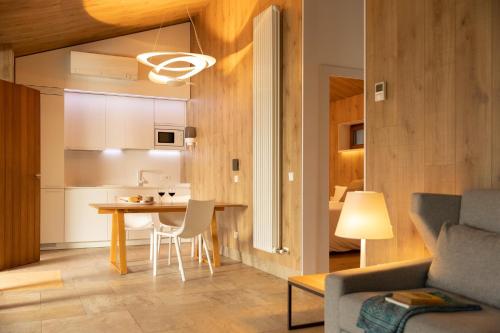 Bungalow Premium de 2 dormitorios con bañera de hidromasaje al aire libre - Uso individual Cabañas Deluxe Basajaun Basoa by IrriSarri Land 6
