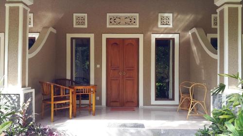 Entrance, Mango Tree Inn in Pemuteran