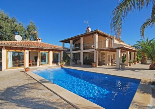  Villa Son Llarg in Lloseta