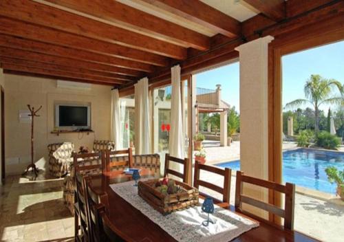  Villa Son Llarg in Lloseta