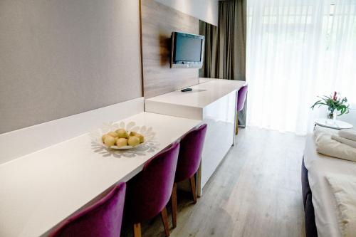 Apartment with Mountain View image 7