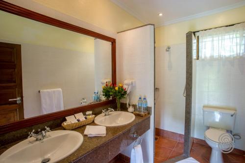 חדר אמבטיה, Arusha Serena Hotel in ארושה
