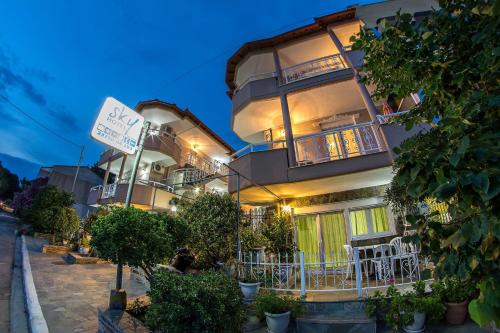 Sky Hotel – Sarti, MO