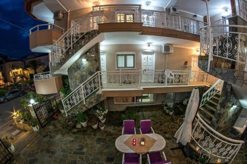 Sky Hotel – Sarti, MO